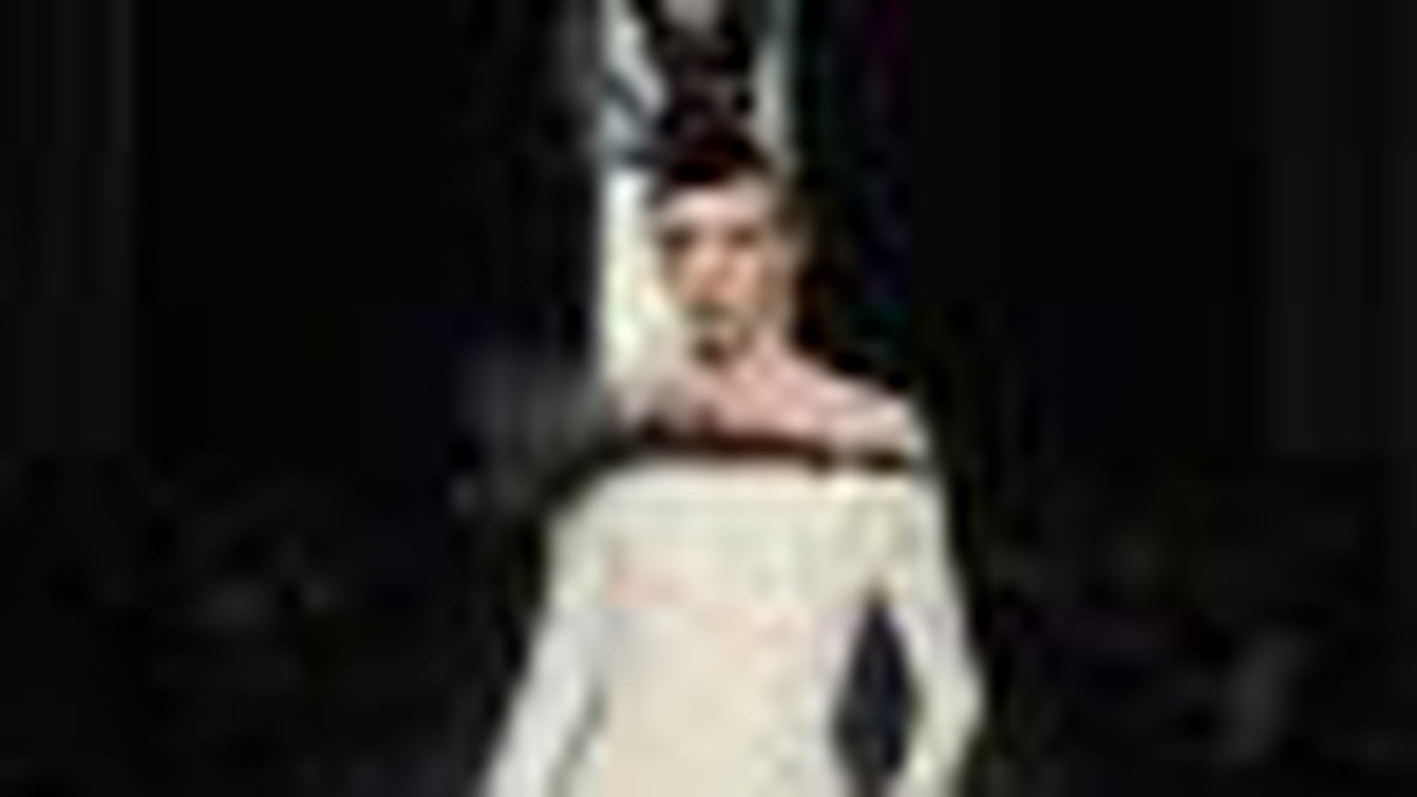 Robe blanche du défilé Jean Paul Gaultier haute couture printemps-été 2011