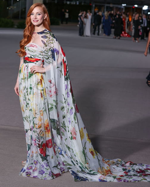 Jessica Chastain en robe fleurie à la traîne XXL