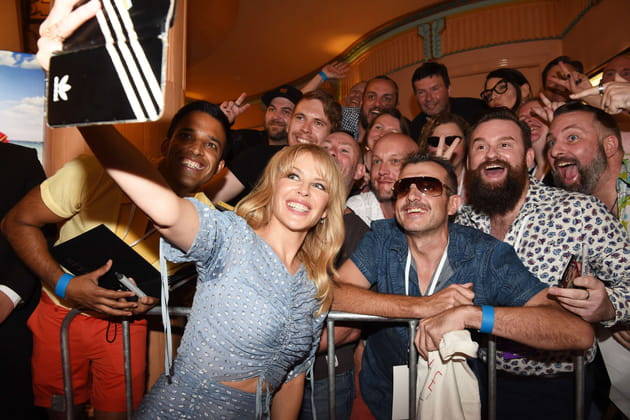 Le selfie, elle maîtrise