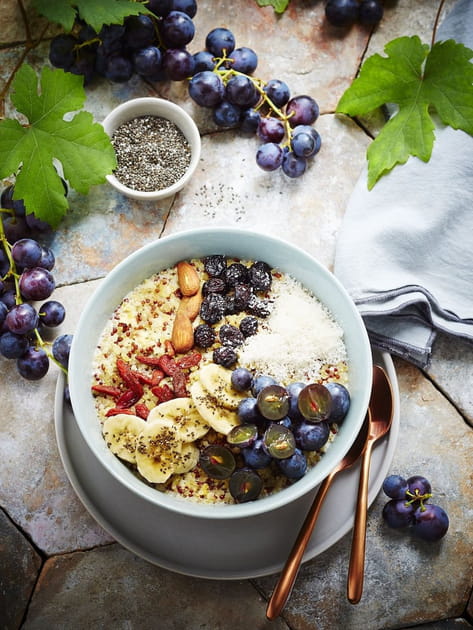Bowl quinoa, chia, raisins, banane