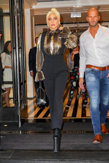 FLOP&nbsp;: Lady Gaga en salopette fuseau