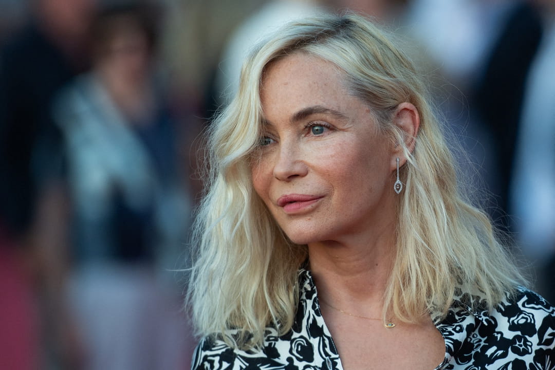 Le carré long ondulé d'Emmanuelle Béart