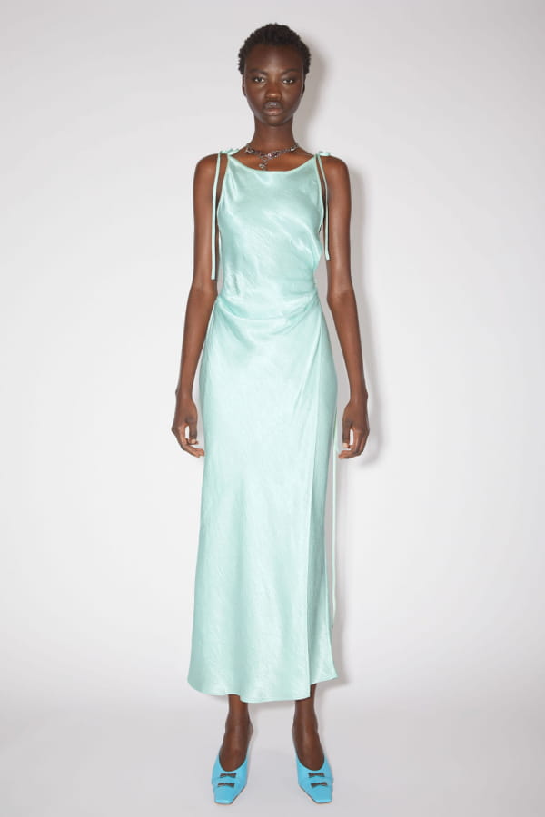 Robe longue portefeuille en satin