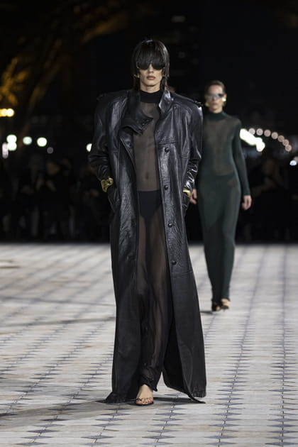 Look 4&nbsp;du d&eacute;fil&eacute; Saint Laurent