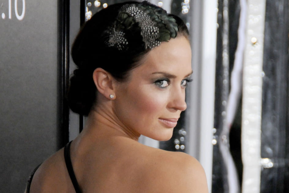 Emily Blunt est obscure en brune