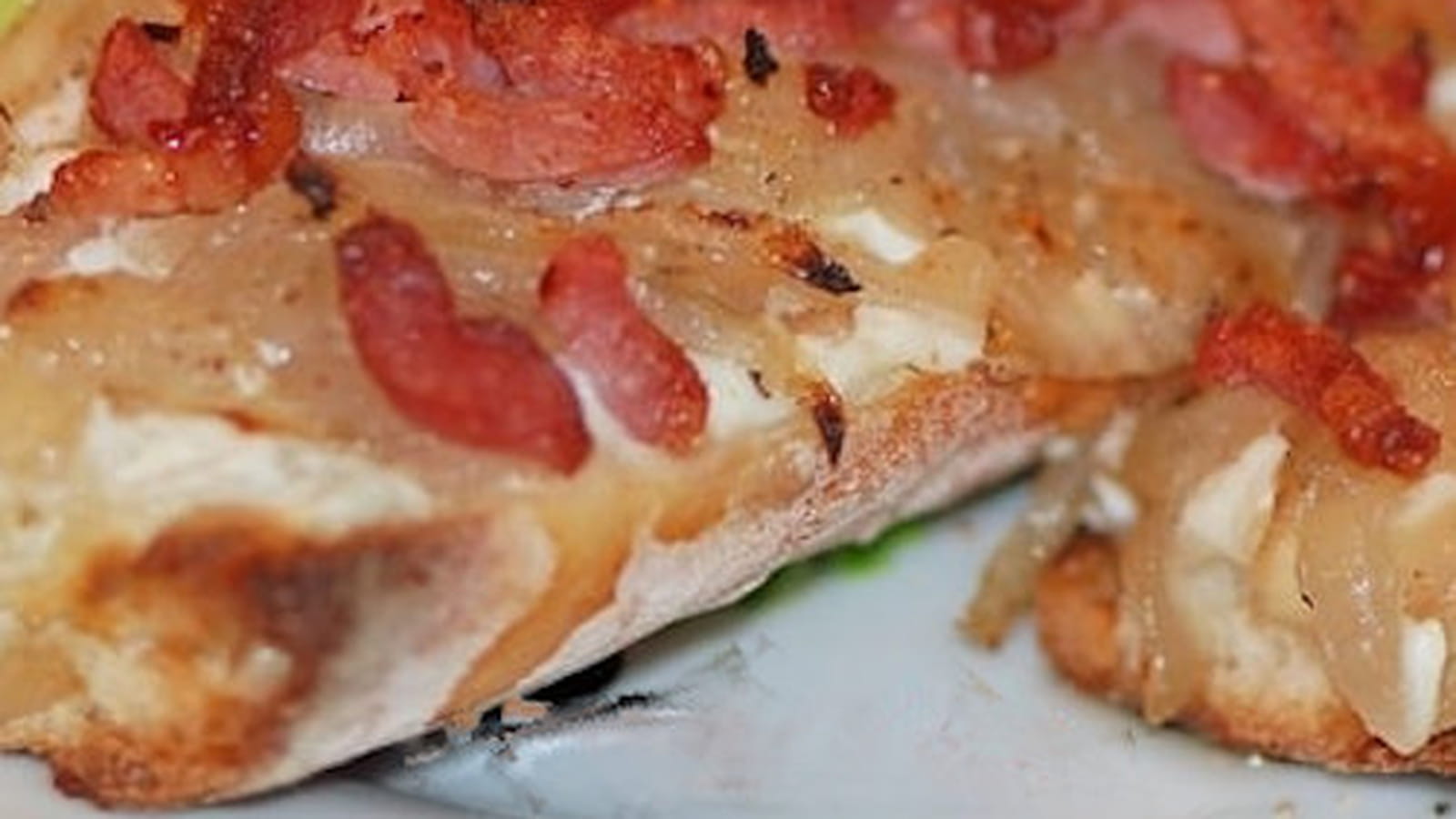 Tartines oignons-lardons