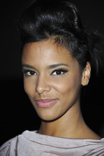 Le chignon banane et les faux cils de Shy'm