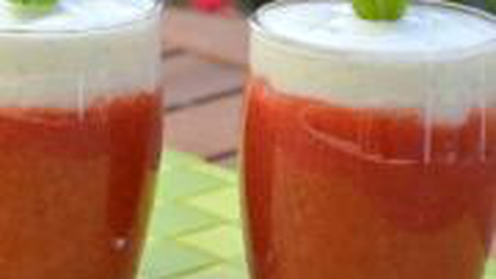 Soupe de fraises et yaourt à la menthe