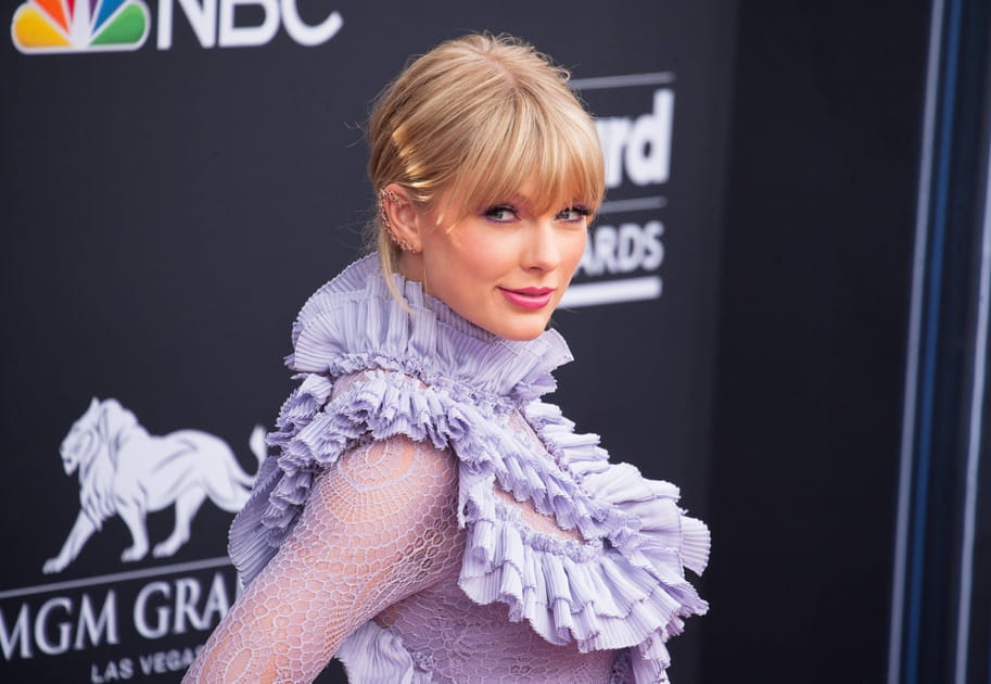 Top&nbsp;: Taylor Swift et son maquillage pink