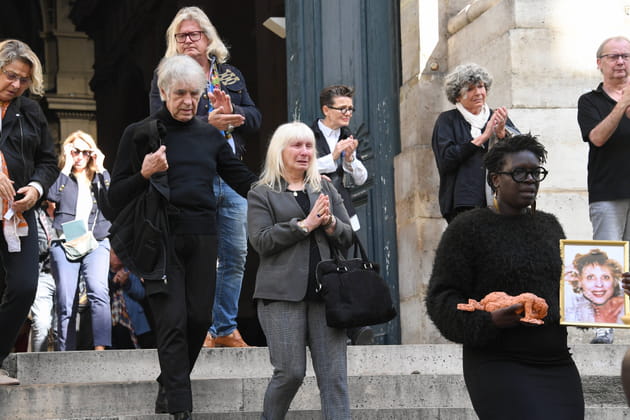 Obs&egrave;ques de Catherine Lachens&nbsp;: ses proches boulevers&eacute;s par les adieux