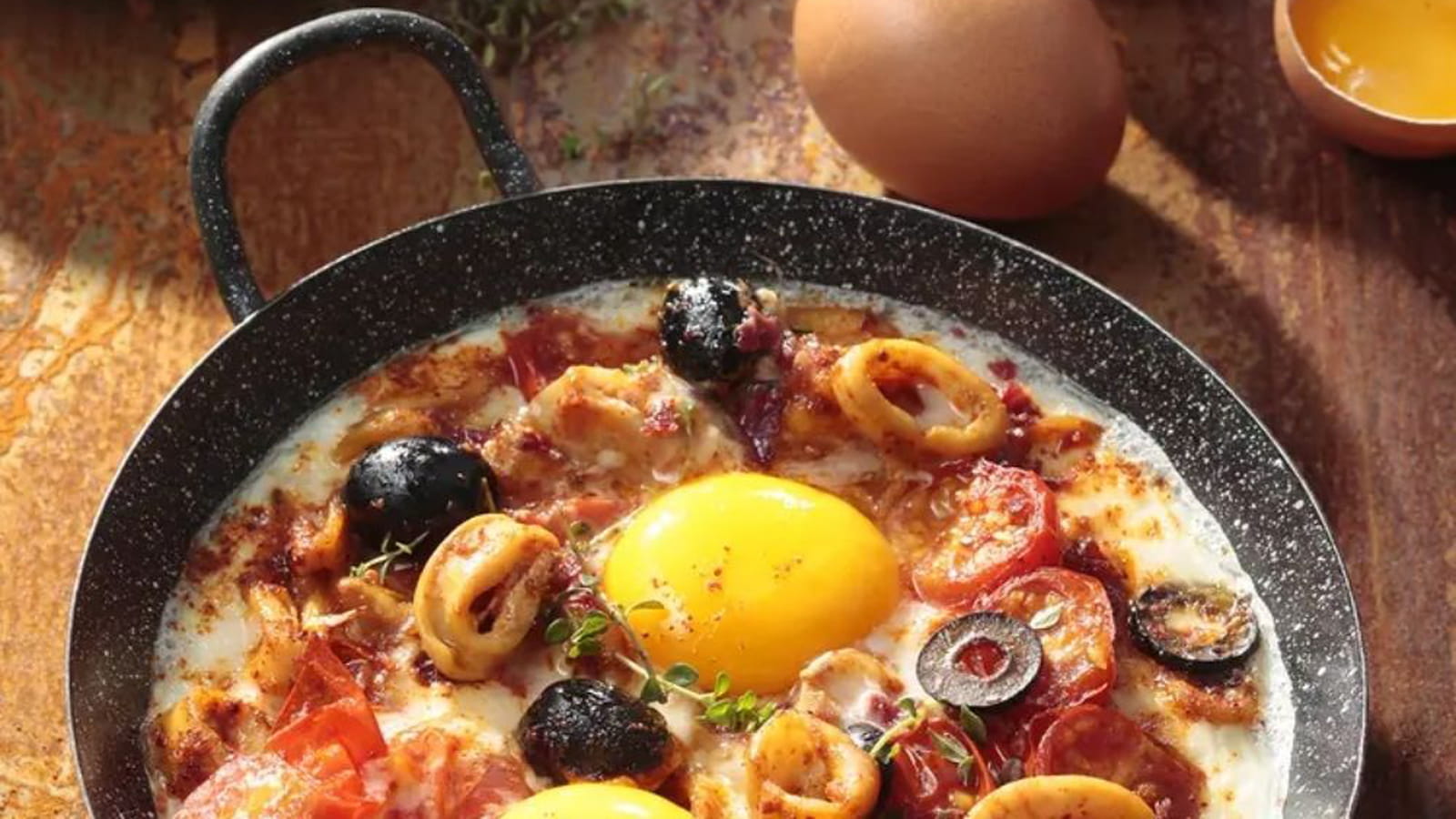 Oeufs cocotte aux calamars à l’Espagnole
