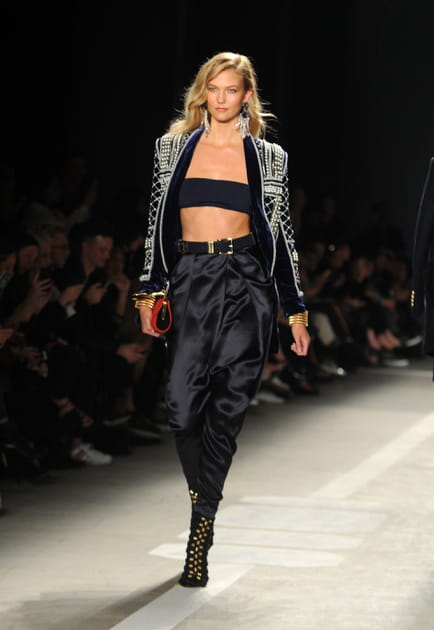 Karlie Kloss au défilé H&M X Balmain
