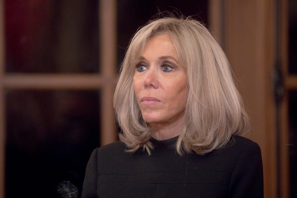 Le carr&eacute; mi-long volumineux de Brigitte Macron