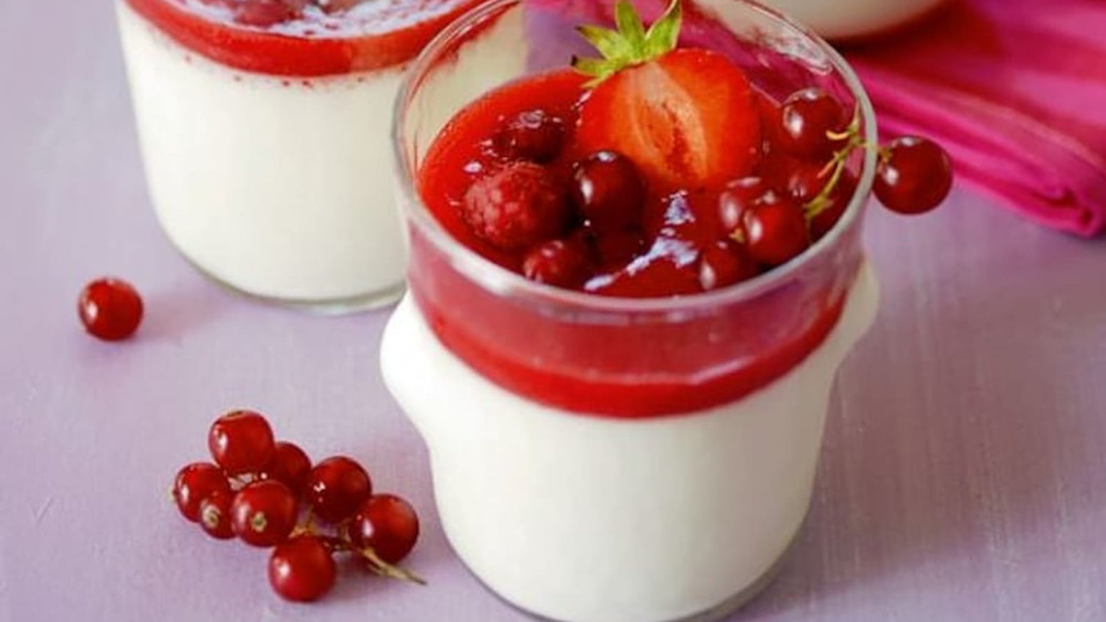 Panna cotta au lait de coco et aux fruits rouges
