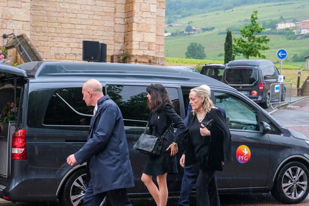 Funérailles de Bernard Pivot : ses filles Cécile et Agnès, émues