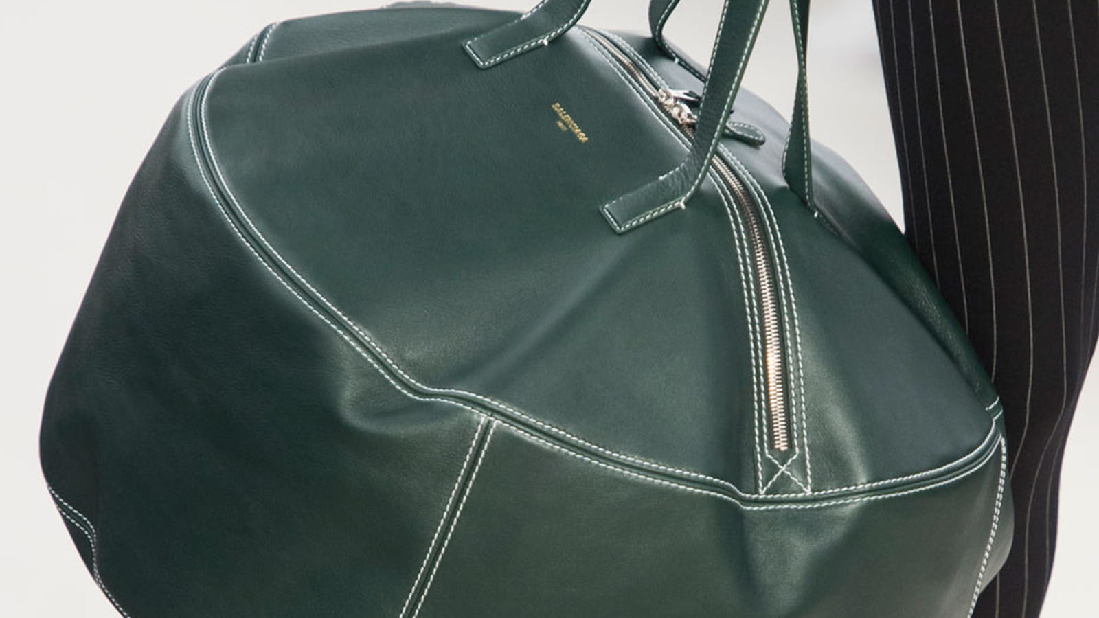 Sac tambour rond en cuir du défilé Balenciaga