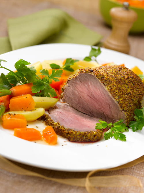 Filet de bœuf en croûte de moutarde et petits légumes BIO