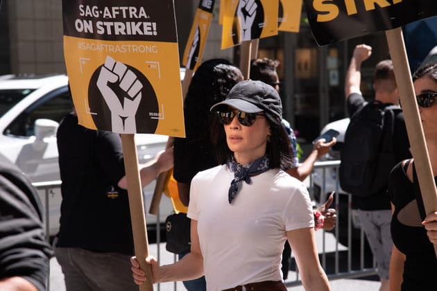 Gr&egrave;ve &agrave; Hollywood&nbsp;: Lucy Liu participe au mouvement