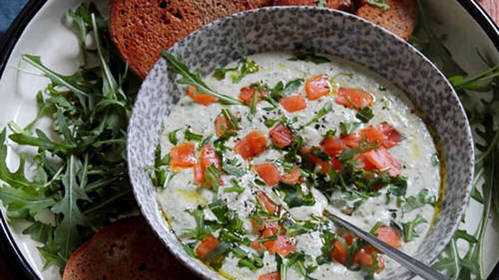 Mousse au saumon fumé et roquette