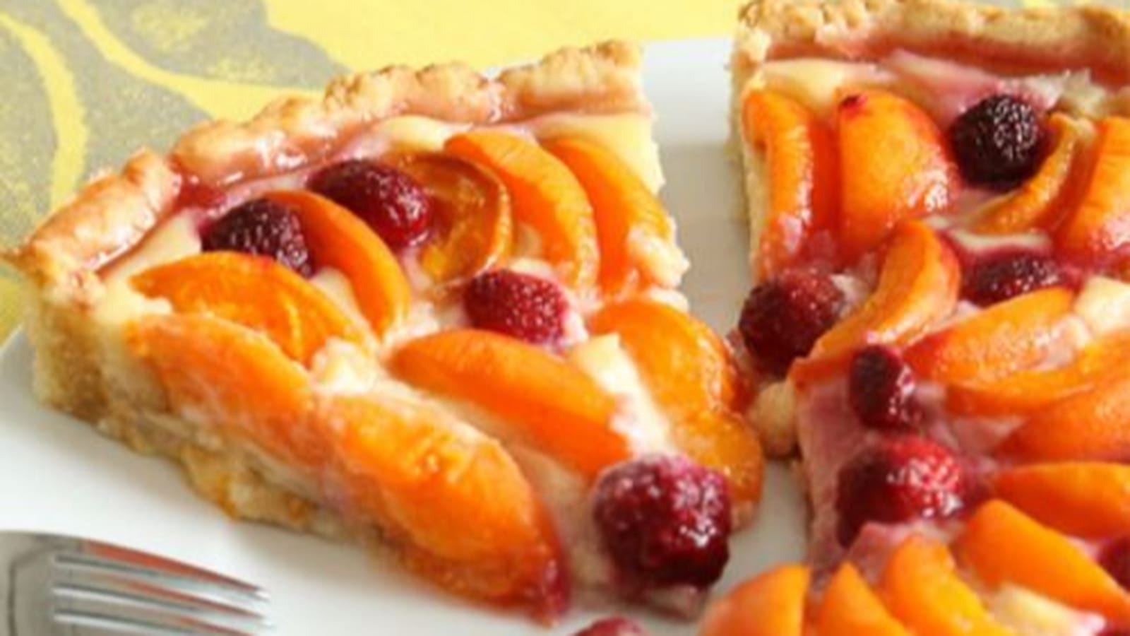 Tarte aux abricots et aux framboises