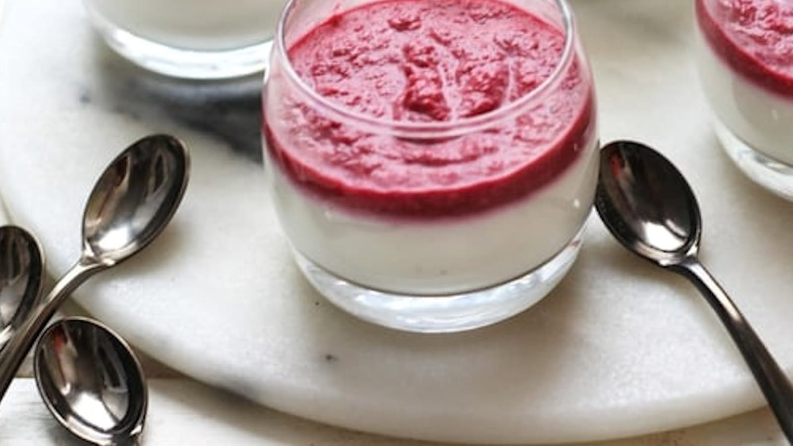 Panna cotta au chèvre et à la betterave