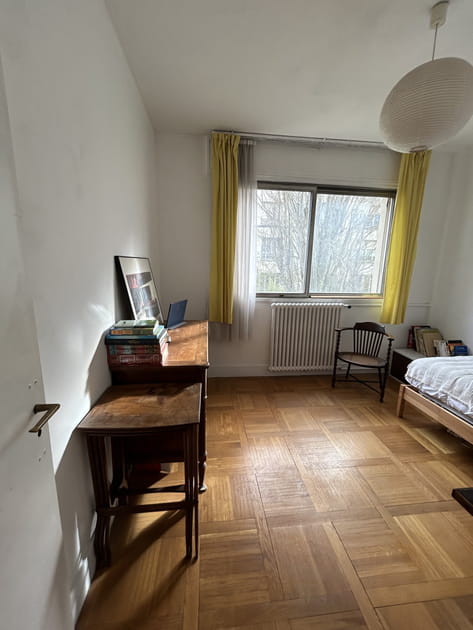 Avant&nbsp;: une chambre &agrave; coucher aust&egrave;re