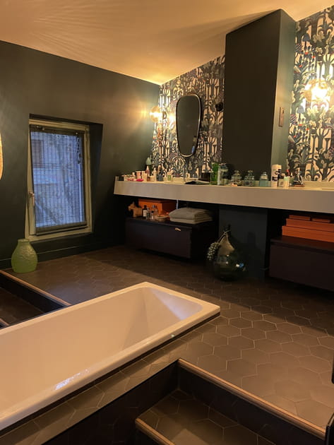Avant&nbsp;: une salle de bains charg&eacute;e, peu pratique et sombre