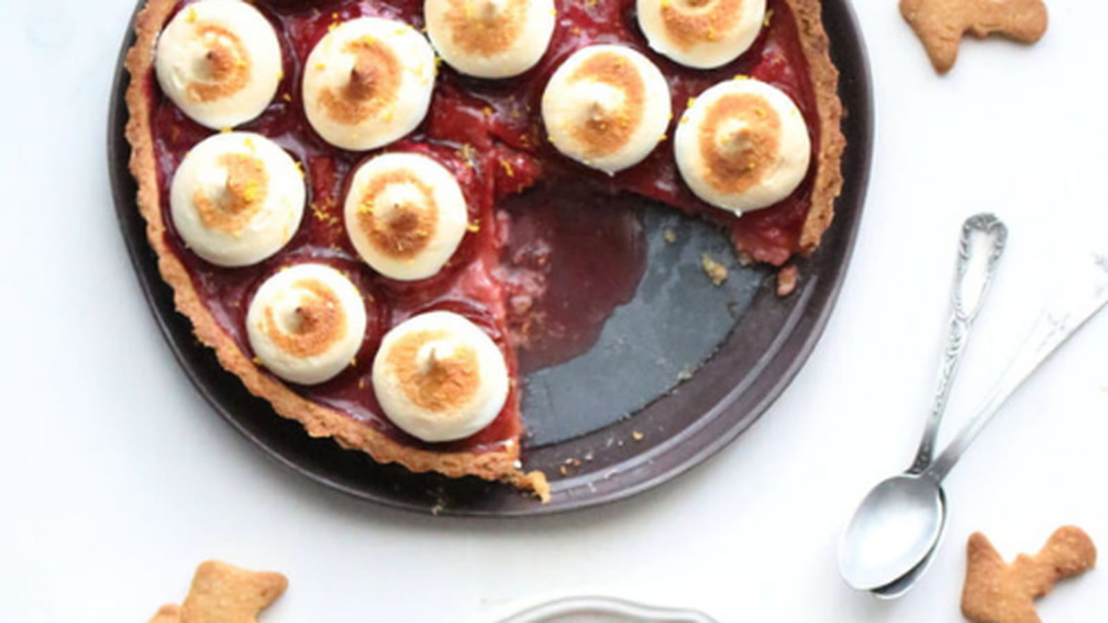 Tarte aux prunes meringuée