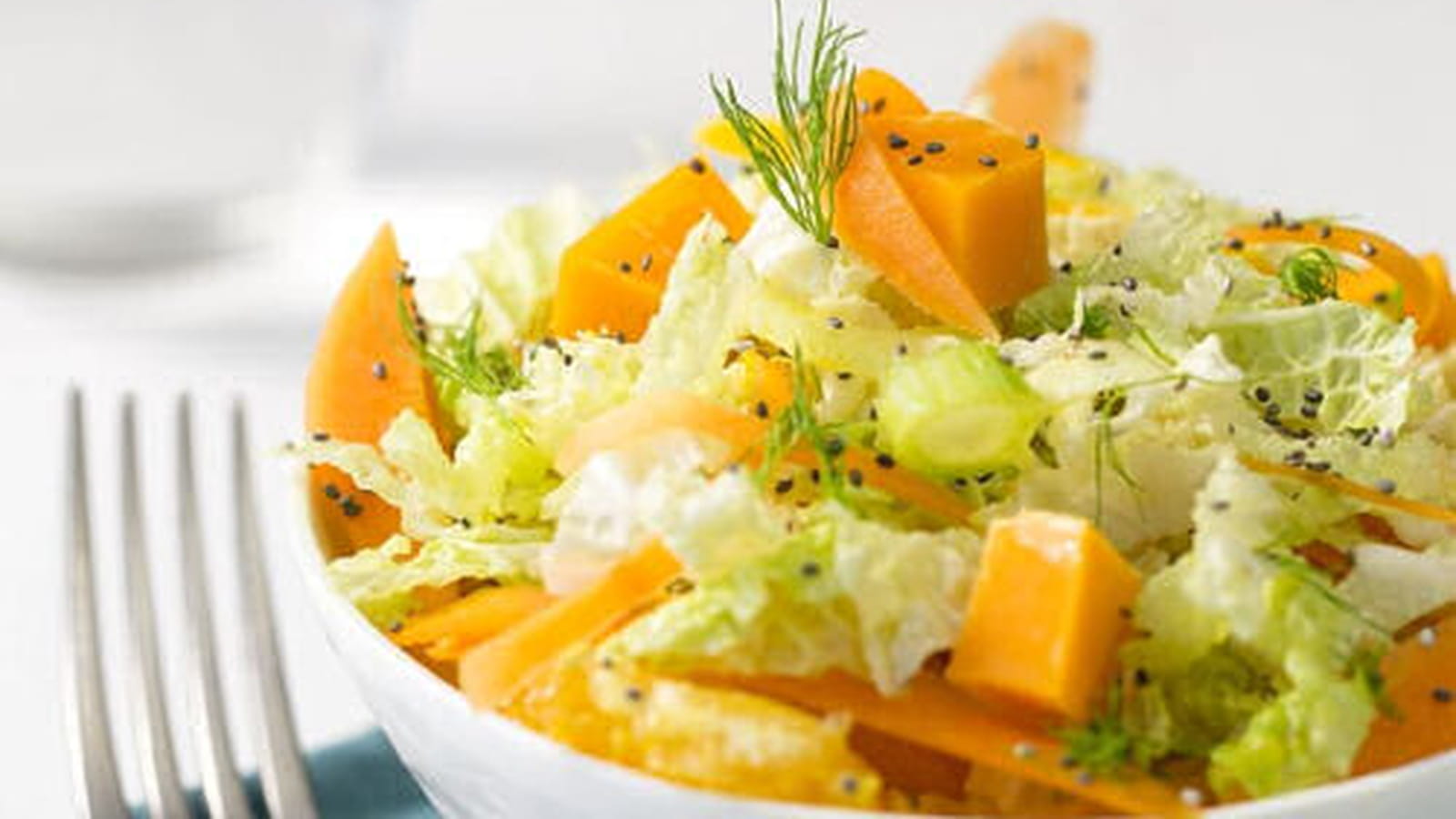 Salade vitaminée à l'orange, papaye, carotte et mimolette