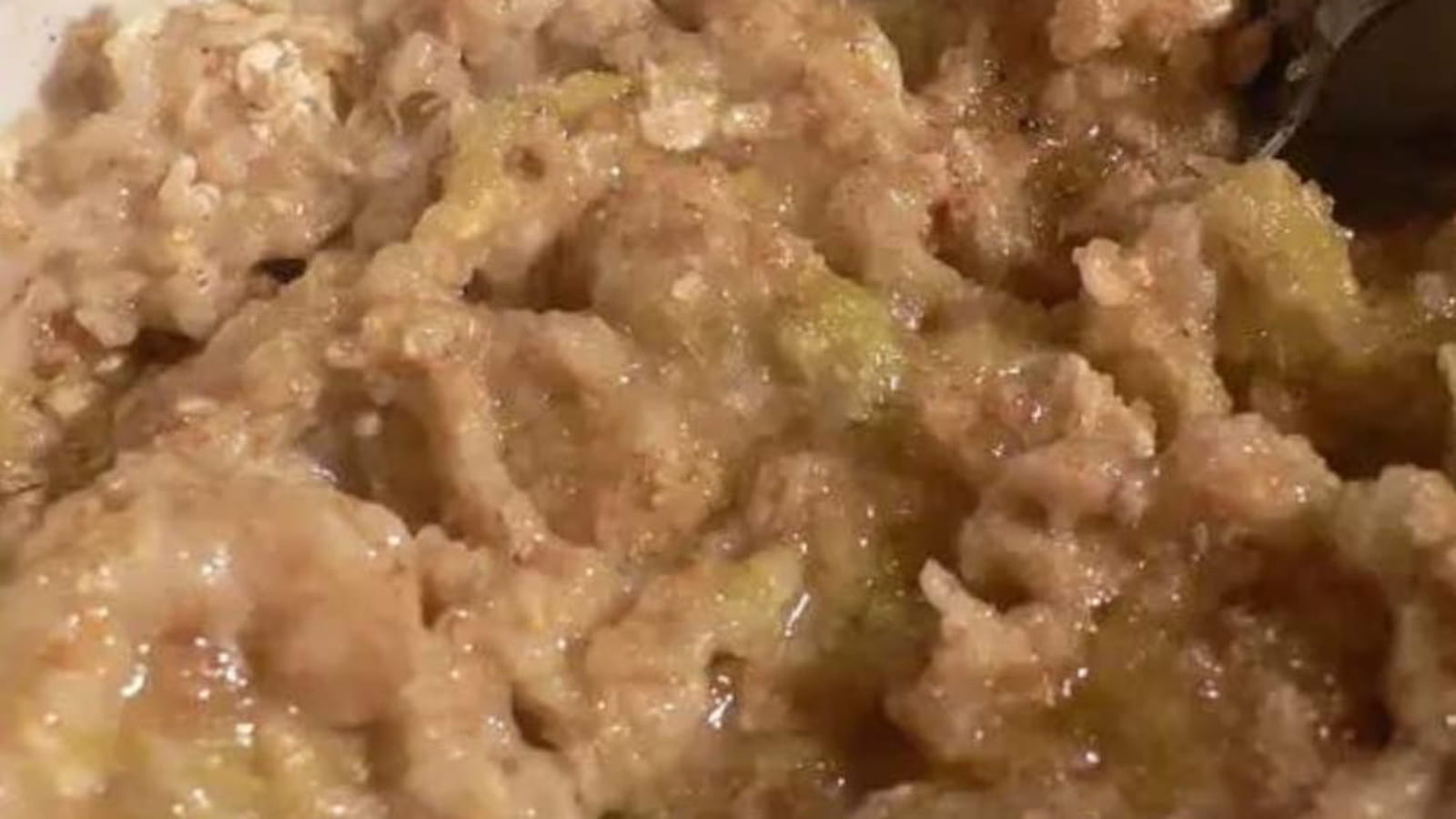 Porridge doré à la rhubarbe