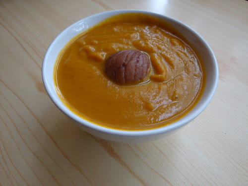 Velouté de carottes et châtaignes au curry