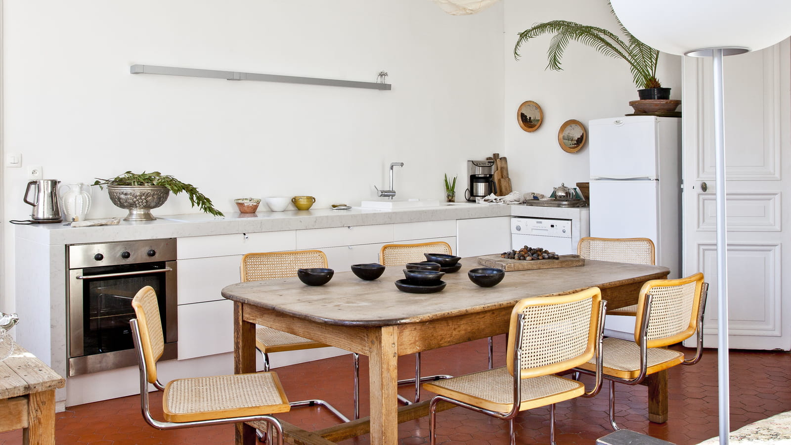 Table en bois au cachet fou 