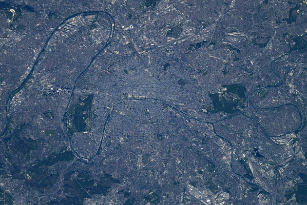 Sophie Adenot d&eacute;voile une photo de Paris vu de l'Espace