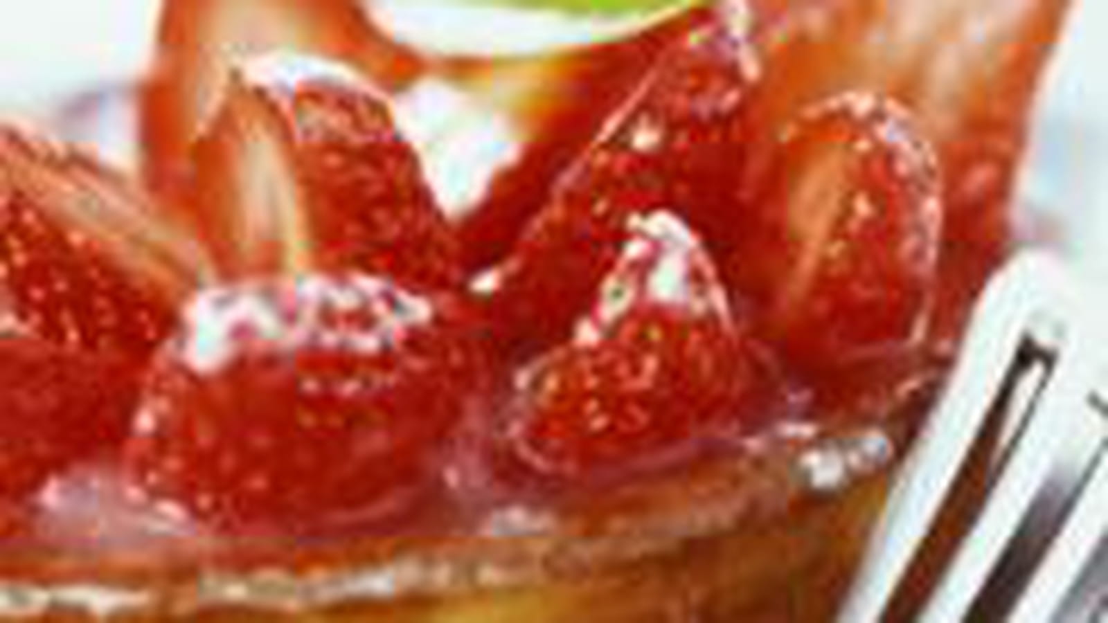 Tarte fraise-rhubarbe à la menthe