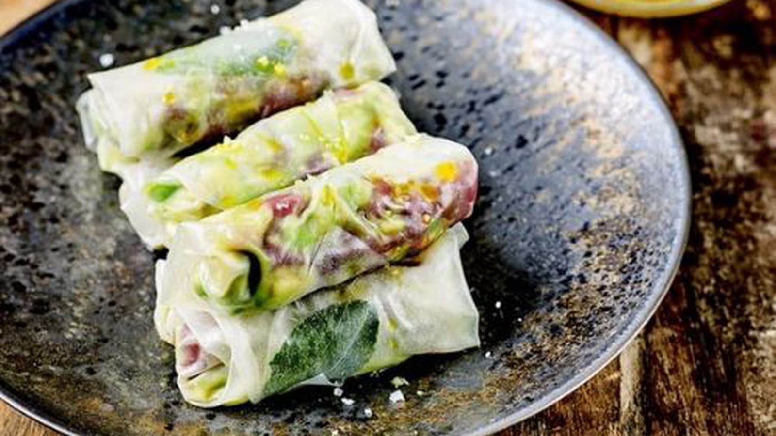 Rouleaux de printemps bœuf et avocat