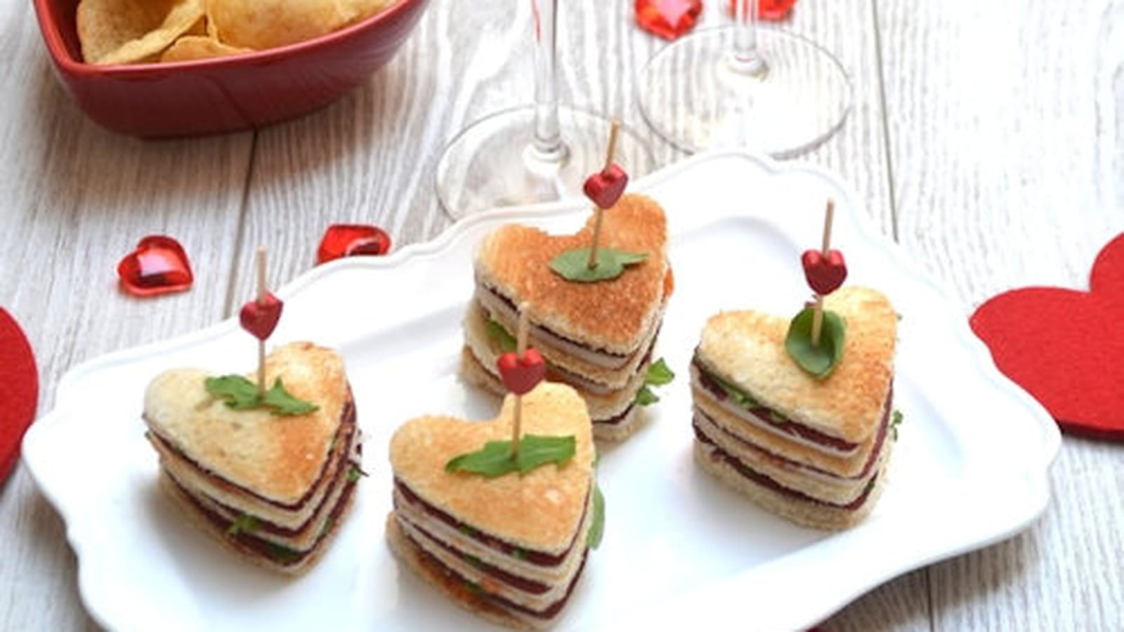 Mini sandwich à la viande des grisons, roquette et chèvre