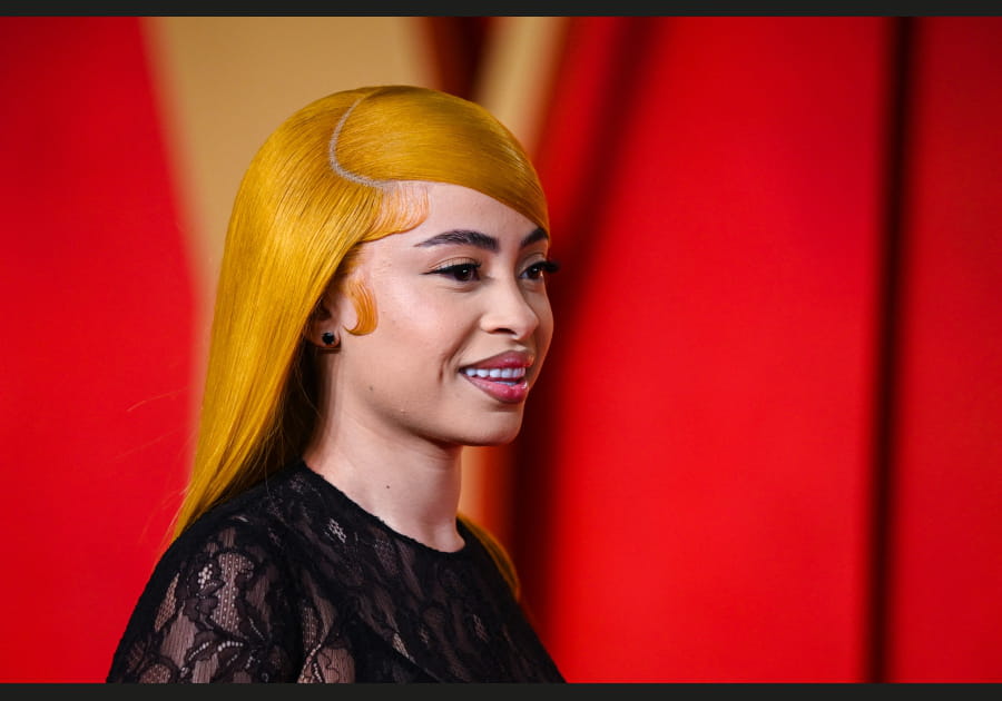 Flop&nbsp;: la coloration jaune moutarde d'Ice Spice