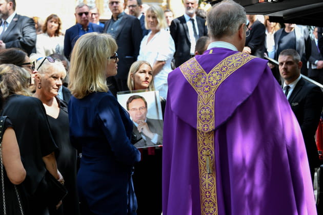 Obsèques de Nonce Paolini : sa veuve Catherine Falgayrac, soutenue par les personnalités