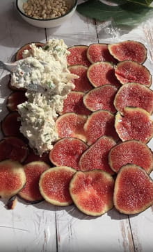 Bûche de chèvre frais aux figues, jambon cru et miel : Etape 6