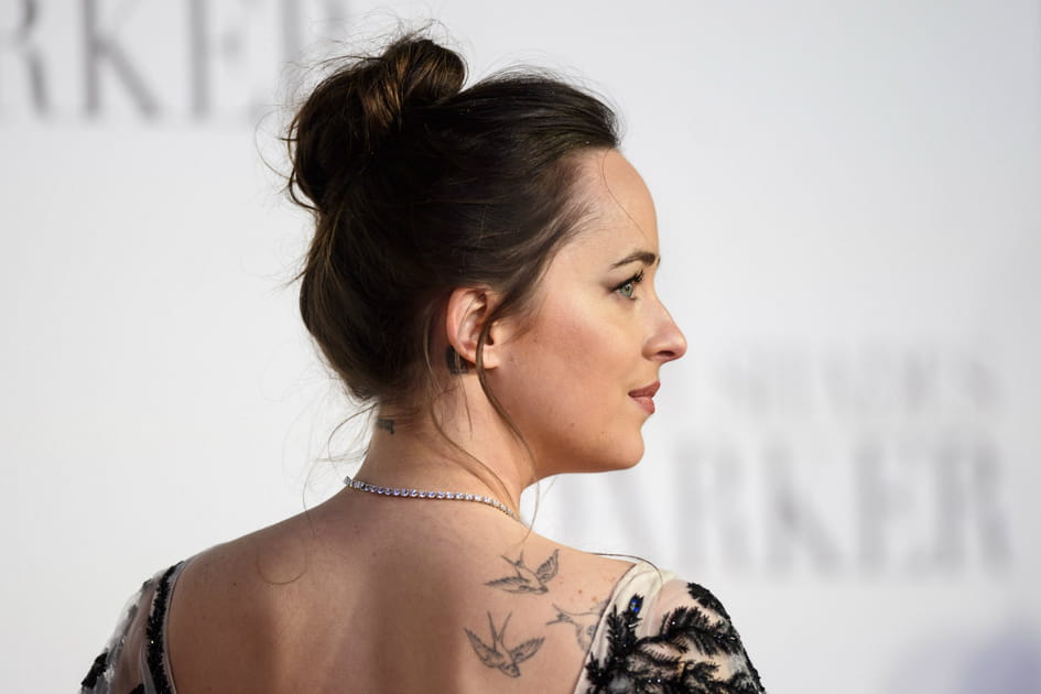 Les oiseaux tatou&eacute;s dans le dos de Dakota Johnson