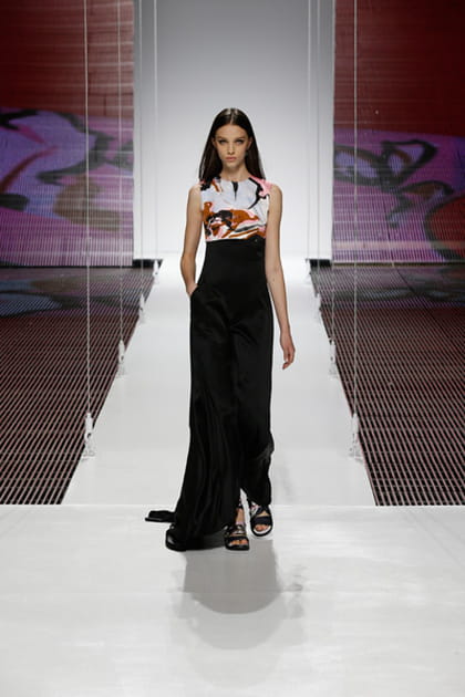 D&eacute;fil&eacute; Cruise 2015 : la robe longue en soie et haut imprim&eacute;