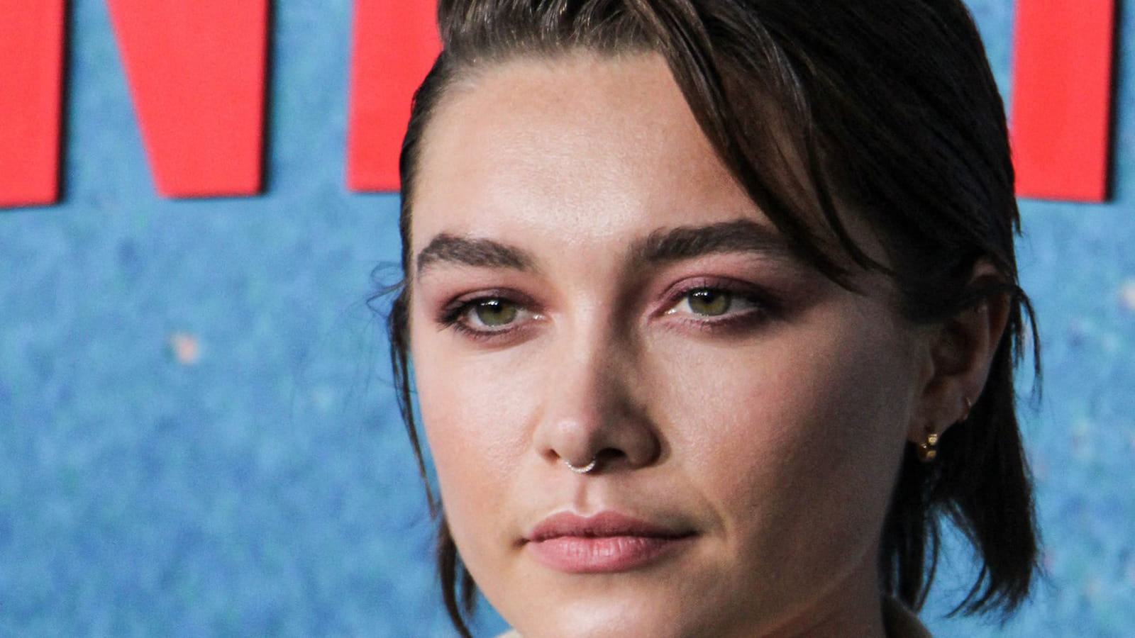 Florence Pugh en brune