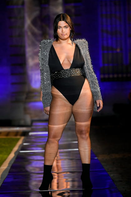 Etam Live Show 2022&nbsp;look body &agrave; &eacute;paulettes