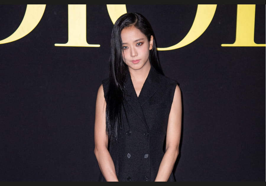 Kim Jisoo, &eacute;tincelante avec ses cheveux soyeux