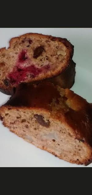 Dessert minceur : g&acirc;teau aux framboises, raisins, noix et poires