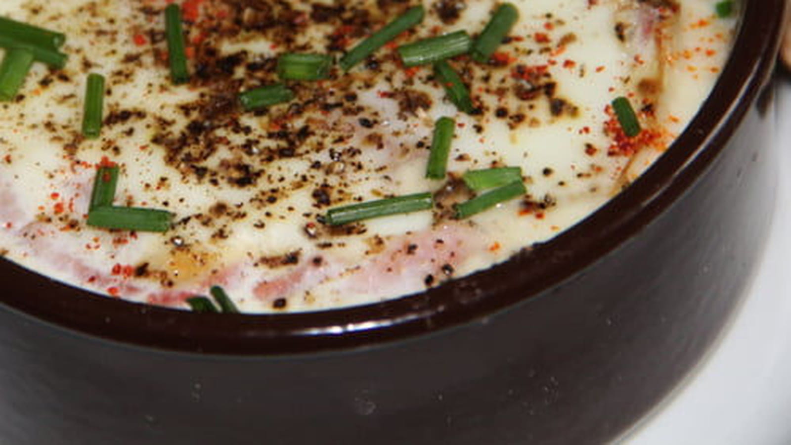 Oeufs cocotte au jambon et Saint-Nectaire