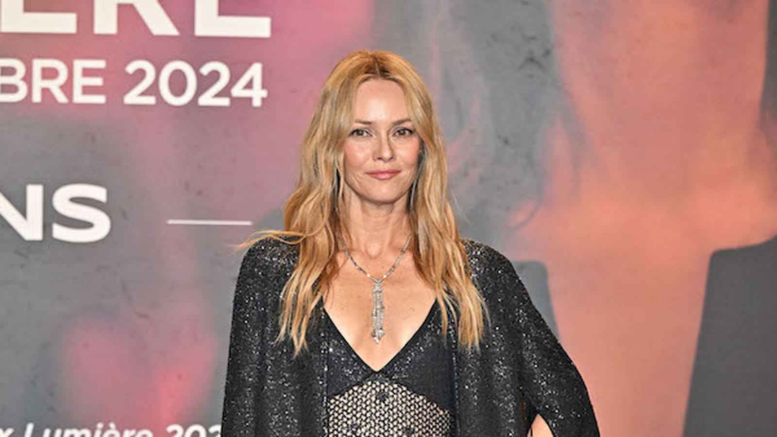 Vanessa Paradis en robe scintillante, Mathilde de Belgique porte un look Dior emblématique...