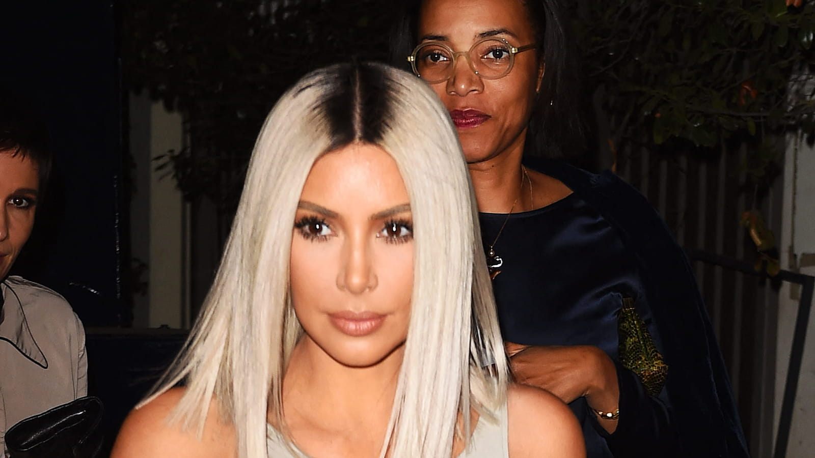 Cheveux blanc glacial 