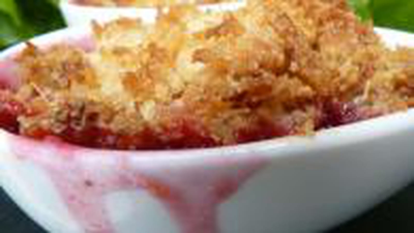Cerises caramélisées et son crumble