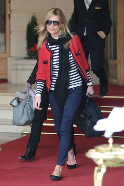 Kate Moss en ballerines et marini&egrave;re